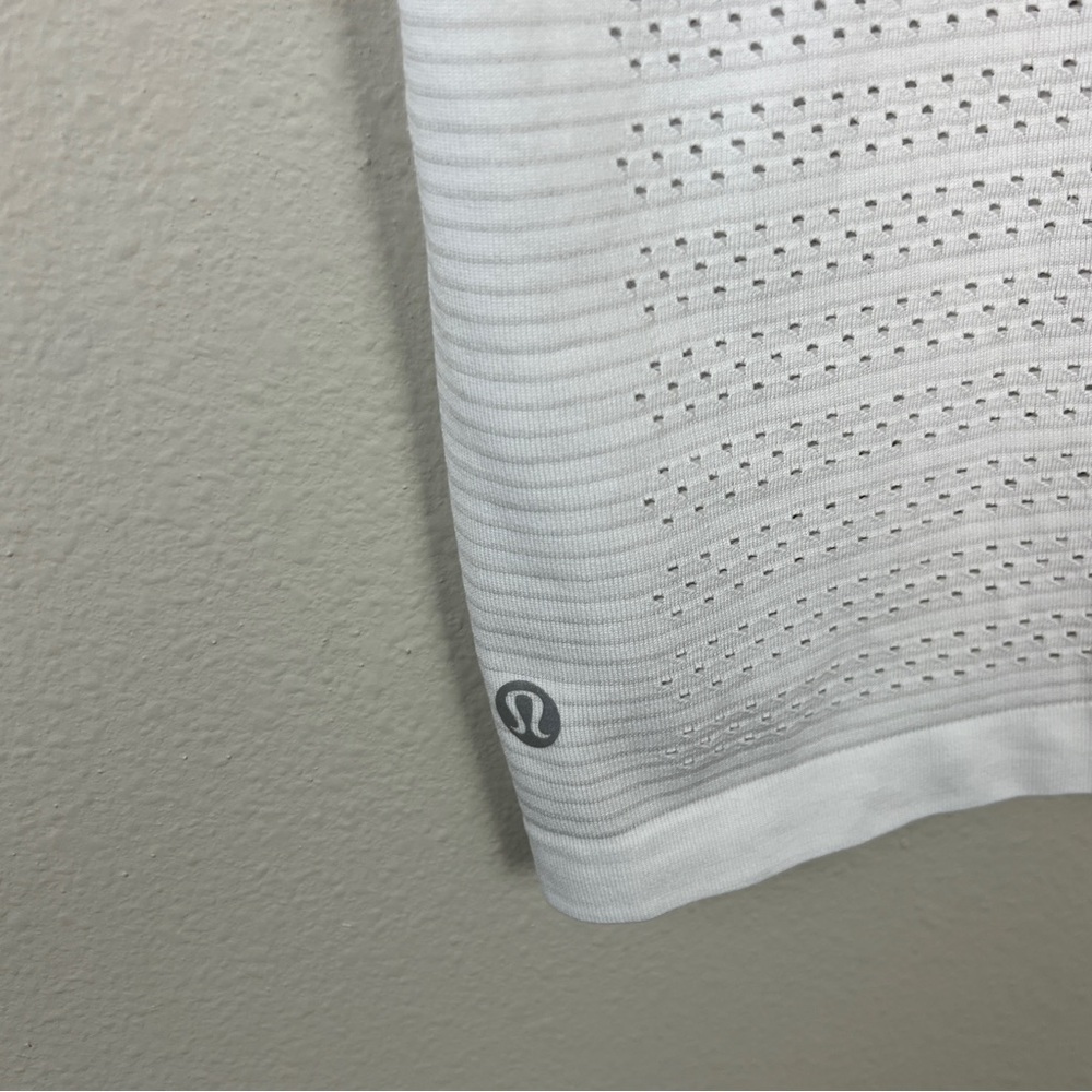 Lululemon Breeze By Short Sleeve Shirt - Picture 4 of 4